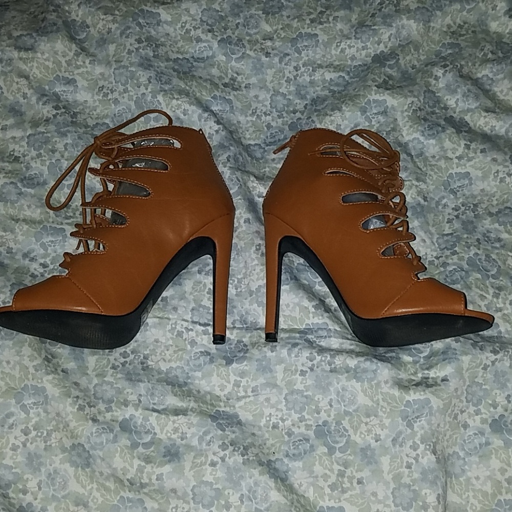 Shoes - Picture 4 of 4